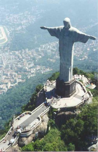 Туристам закрыли доступ к знаменитой статуе Христа в Рио-де-Жанейро