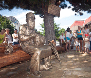 Памятник Айболиту открыли в Анапе