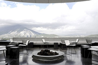Черно-белый дизайнерский отель в Мексике